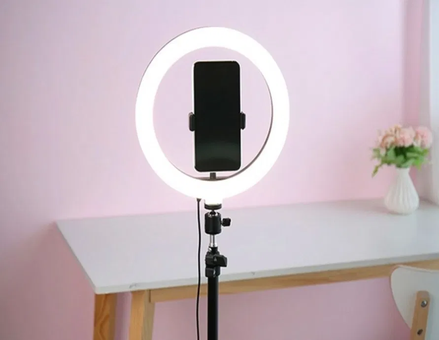 Lampa Circulara Cu 96 de LED-uri si trepied8